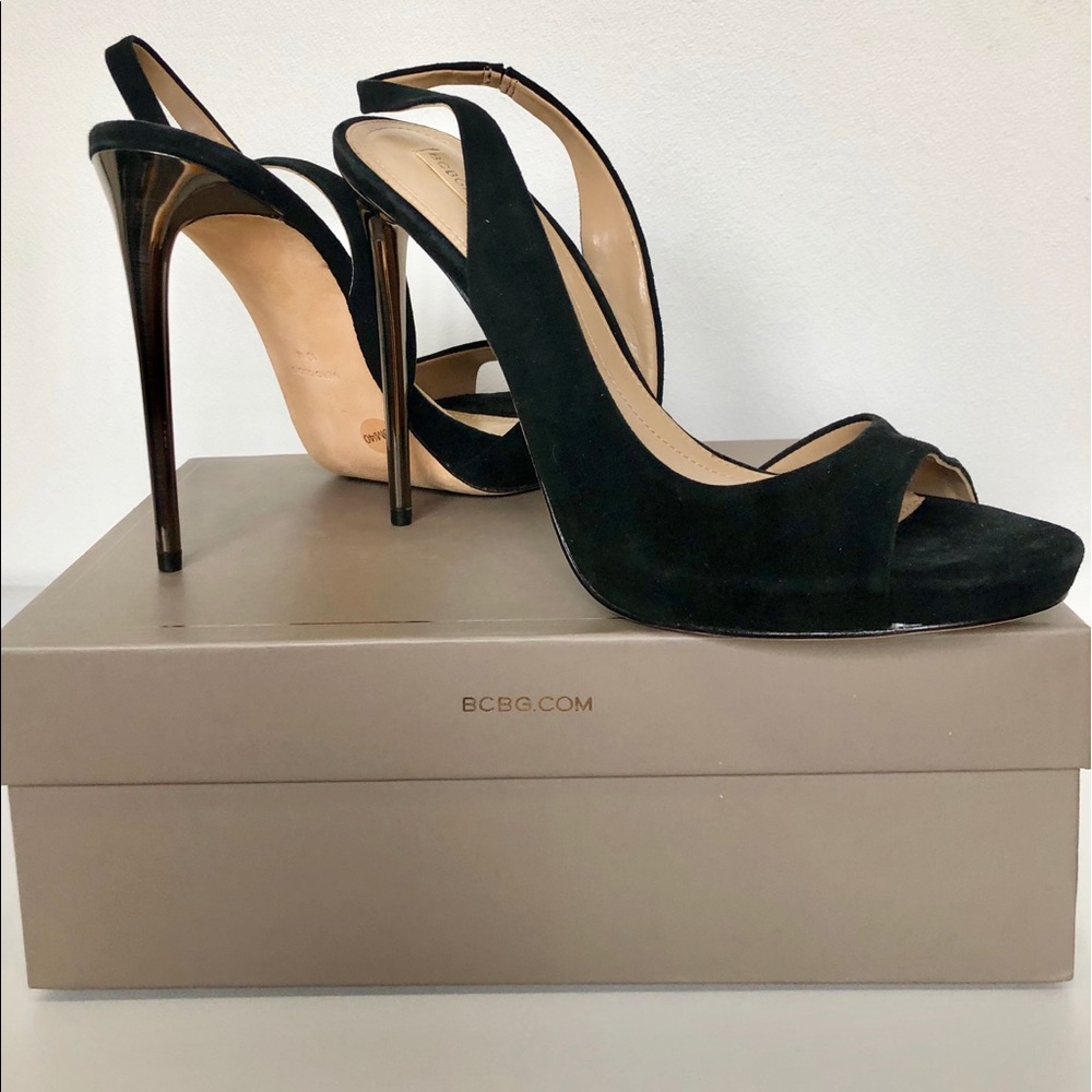 BCBG MAX AZRIA Suede Pumps